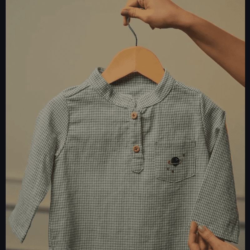 Camisa Planeta azul em cambraia de linho