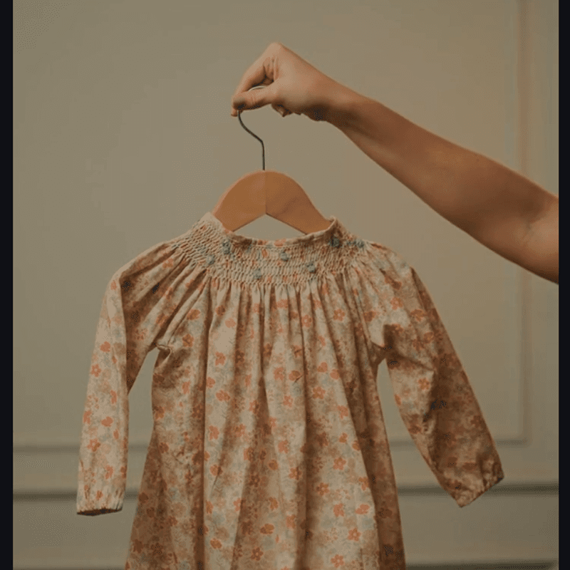 Vestido Ponto Smock floral com bordado rococo