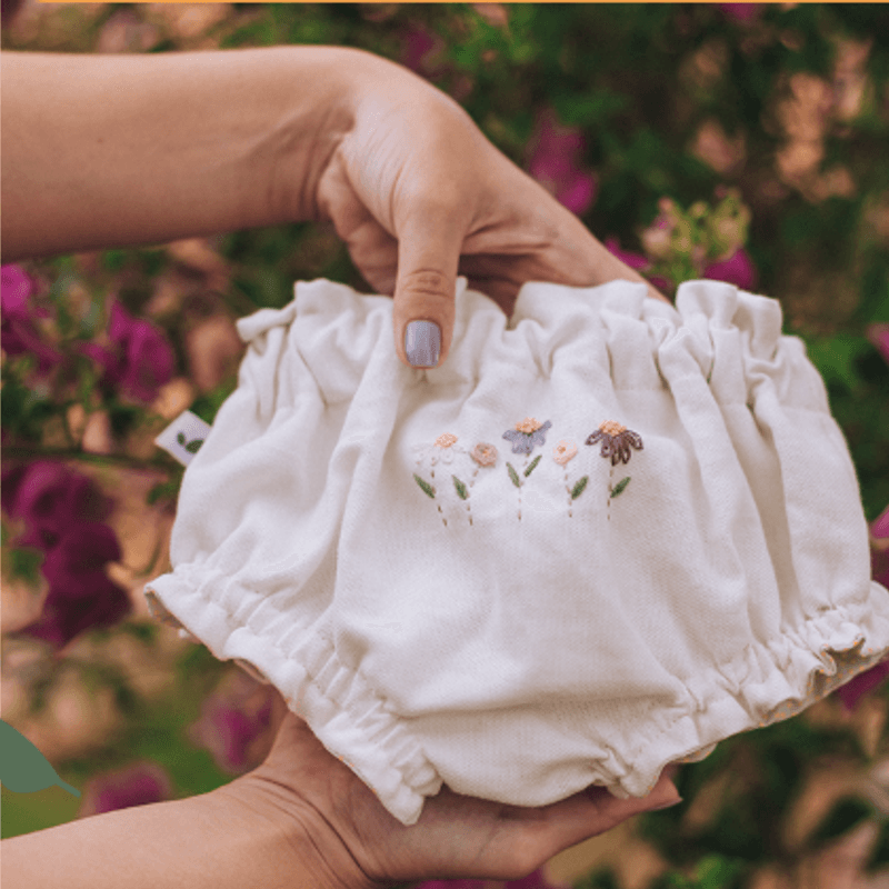 Bloomer branco com bordado delicado